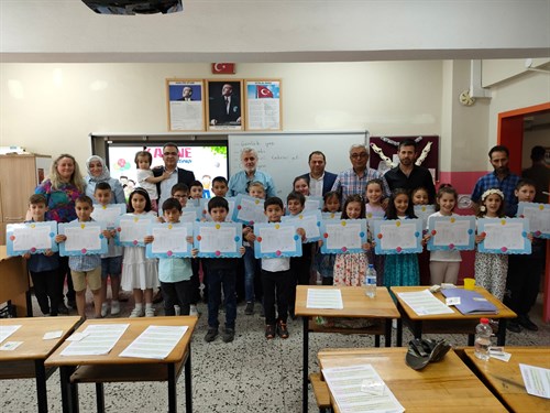 Kaymakamımız Üçköprü-Süperlit Ortaokulu ile Darıyeri Hasanbey İlkokulunda Karne Dağıtım Törenine Katıldılar.